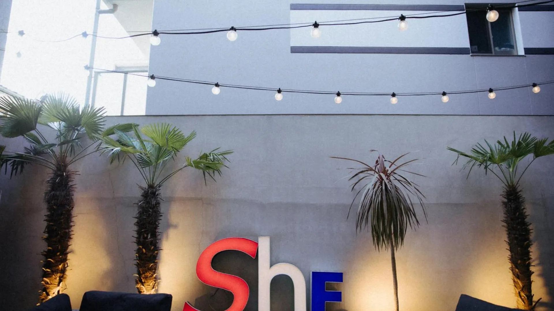 Hotel She, Osaka