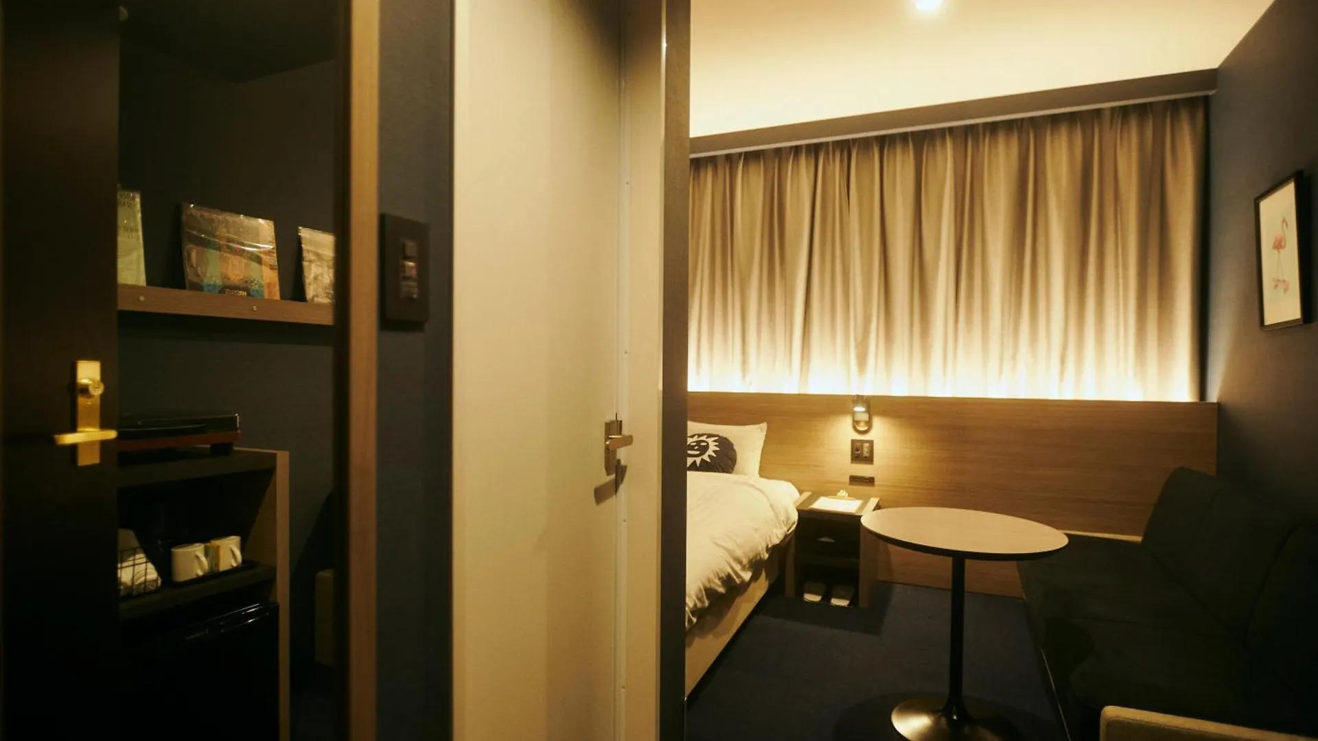 Hotel She, Osaka