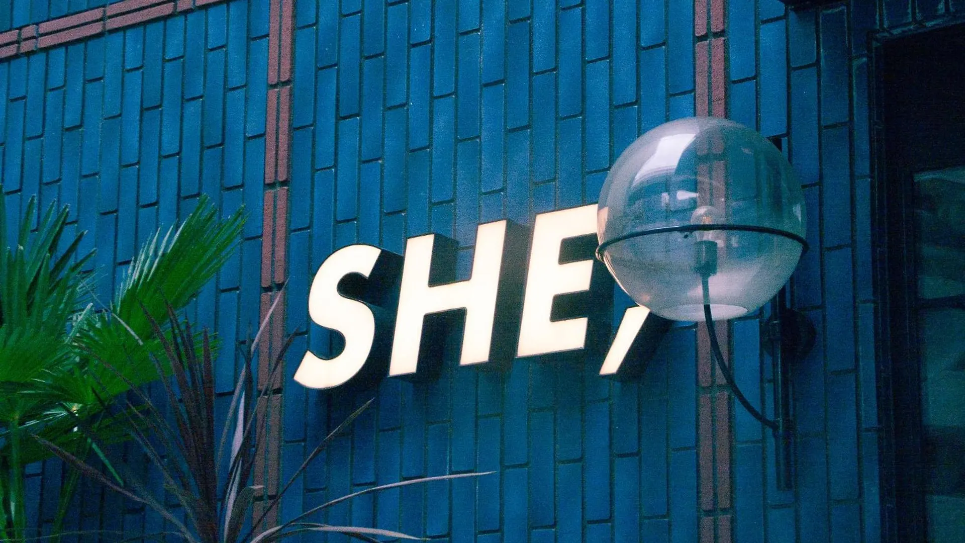 Hotel She, Osaka